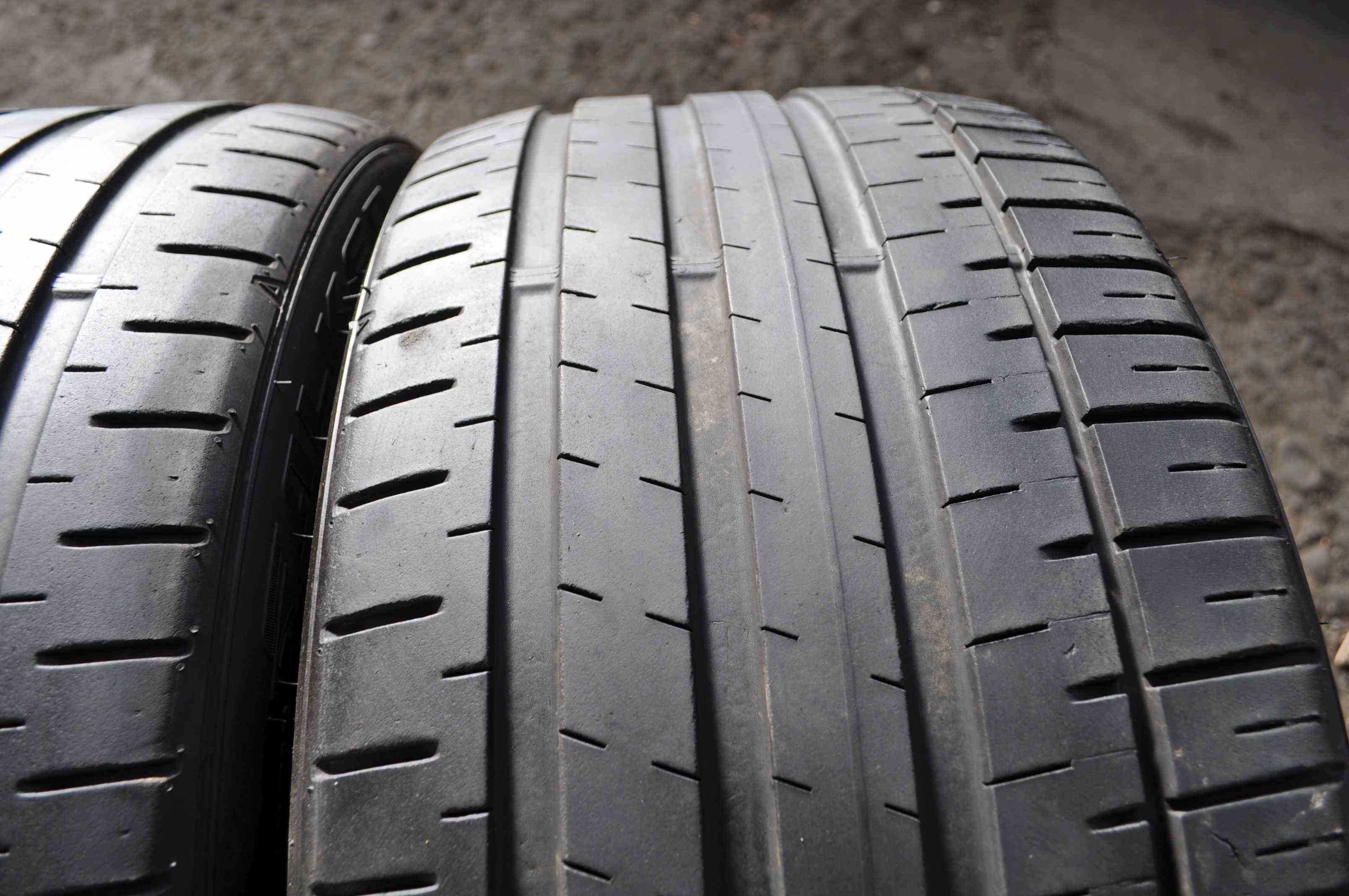 SET 2 Anvelope Vara 245/35 R19 FALKEN Azenis 93Y