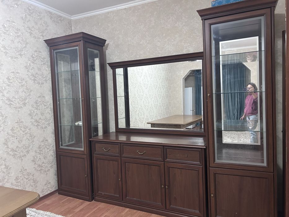 Стенка для зала с зеркалом