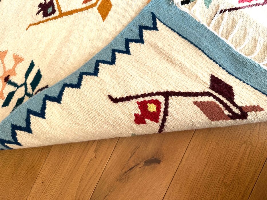 Covor tradițional țesut manual