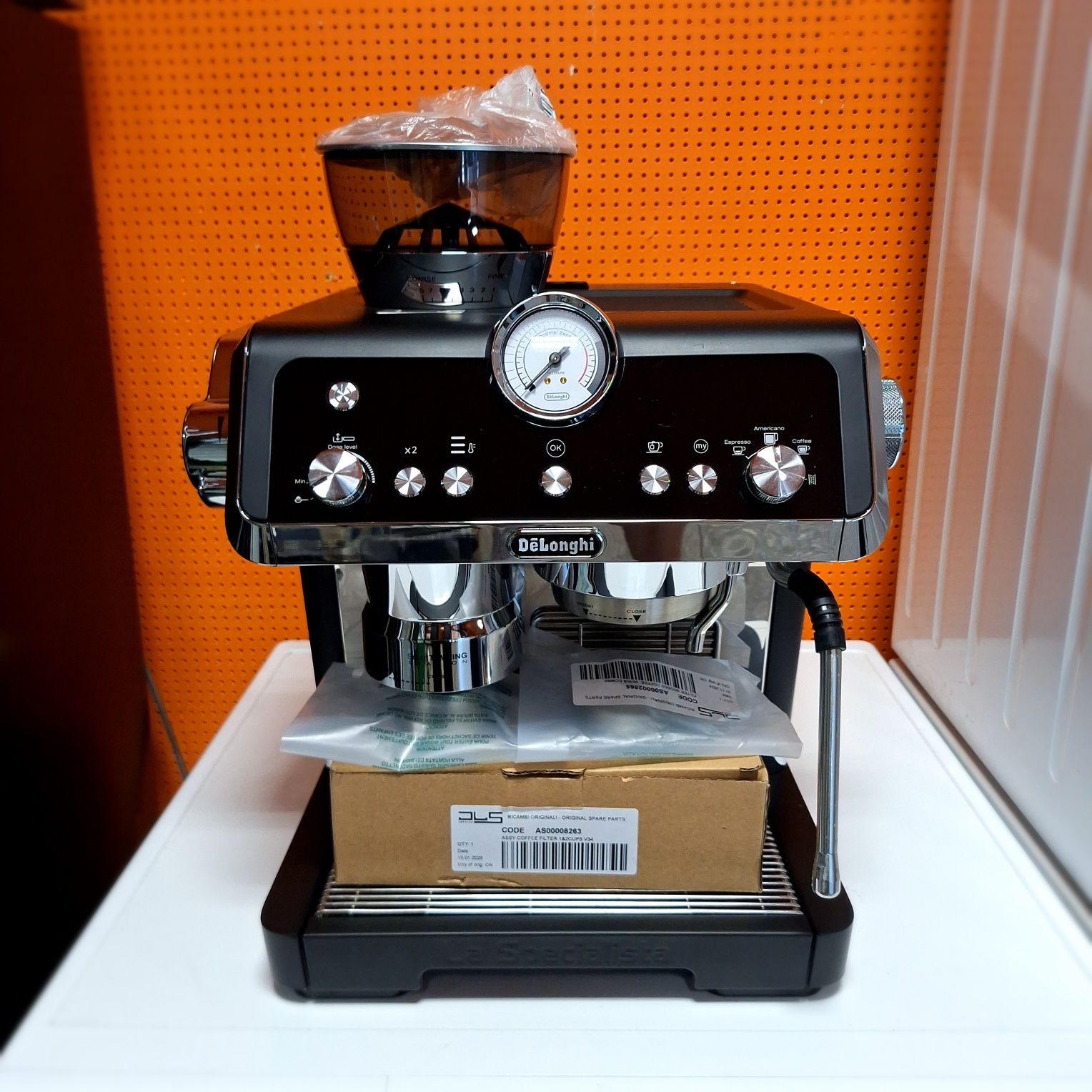 Еспресо кафе машина Delonghi La Specialista- нова мострена Бройка