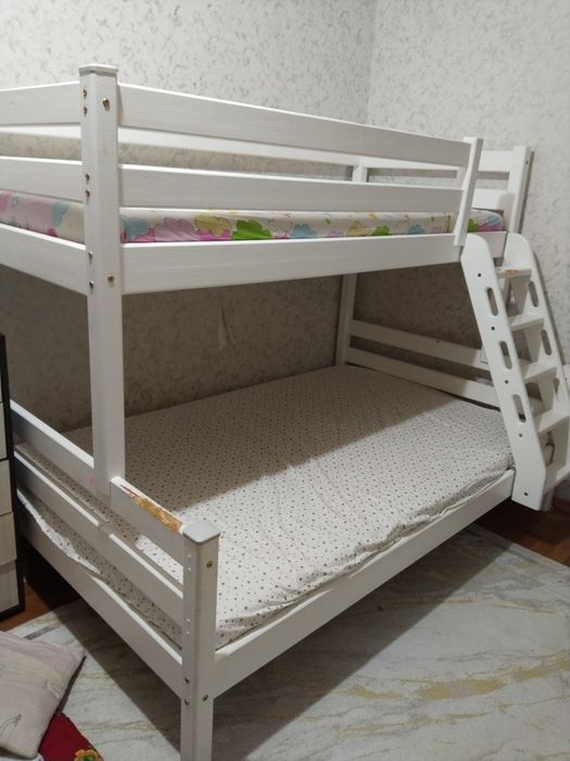 Продам двухярусную кровать