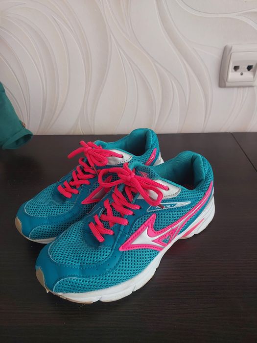 Волейбольные кроссовки