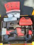 Milwaukee bprt pistol popnituri la set cu 2 baterii incarcator și cuti