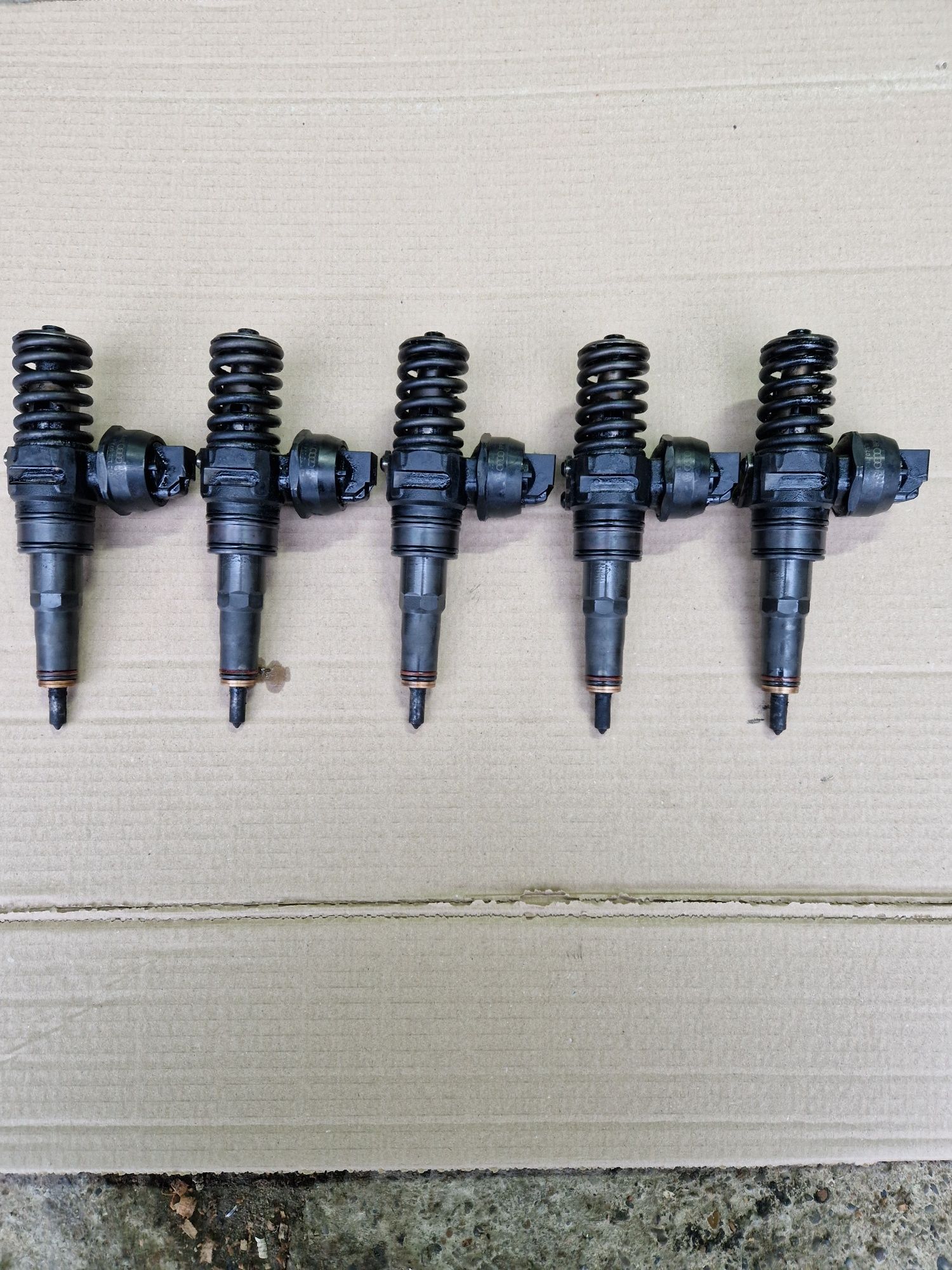Injectoare Volkswagen Transporter T5 2.5 BNZ