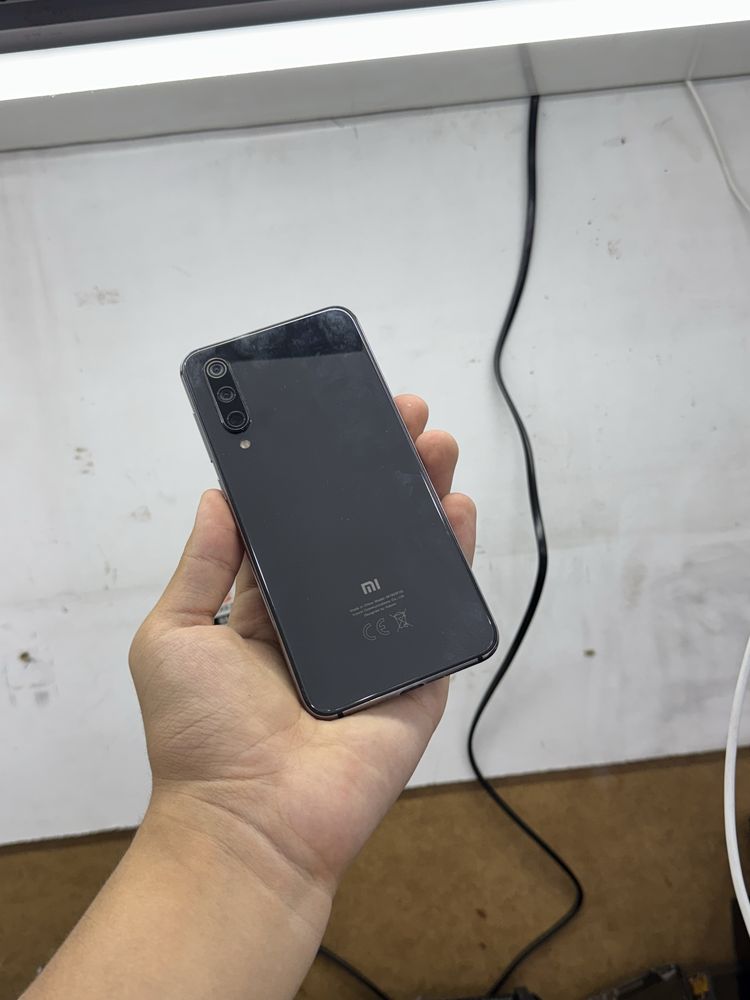 Mi 9Se 64gb срочни сотилади
