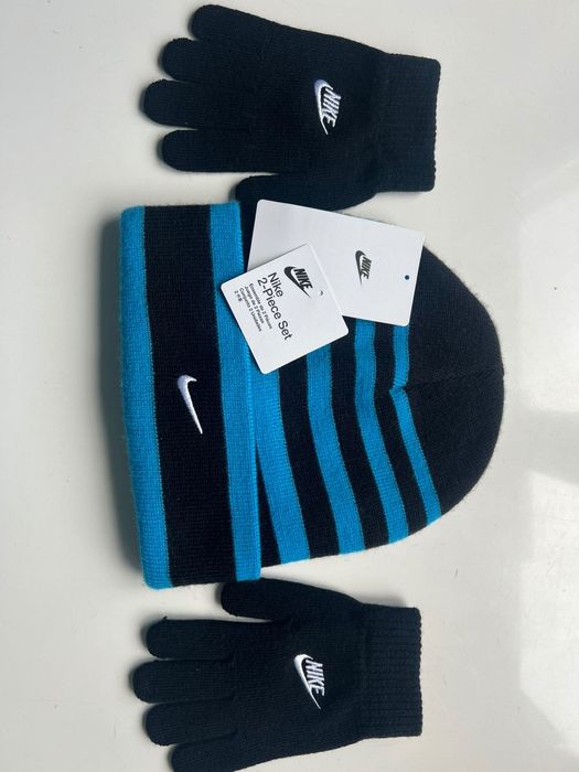 Зимна шапка и ръкавици Nike
