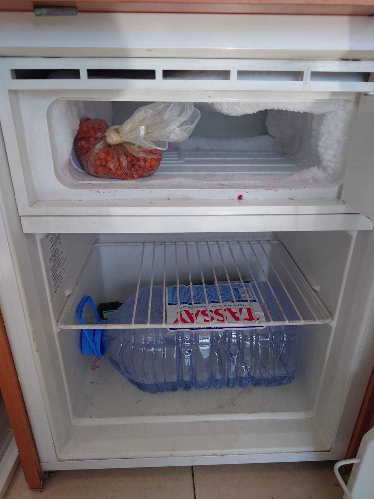 Продается офисный холодильник Snaige в отличном состоянии