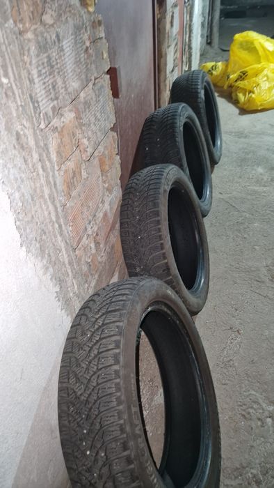 Продавам зимни гуми Kumho: 2 бр. 155/60/15 и 2 бр. 175/55/15