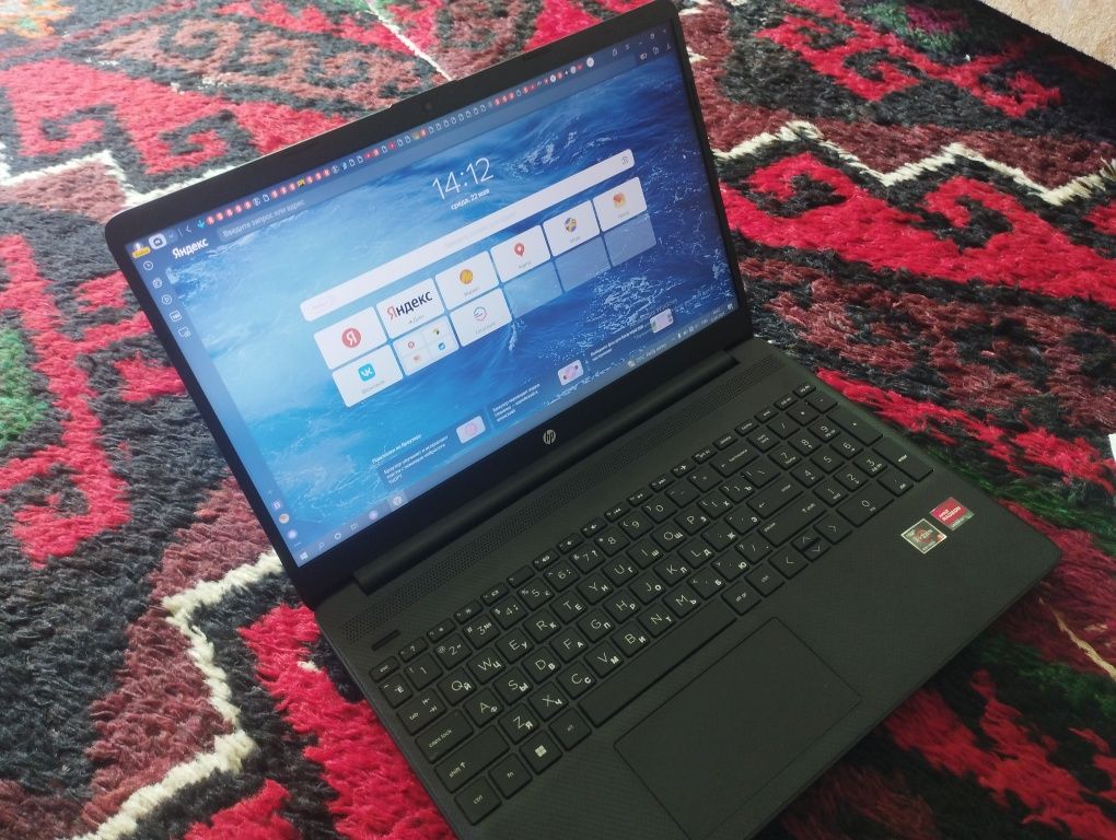 HP rayzn 5 8/512