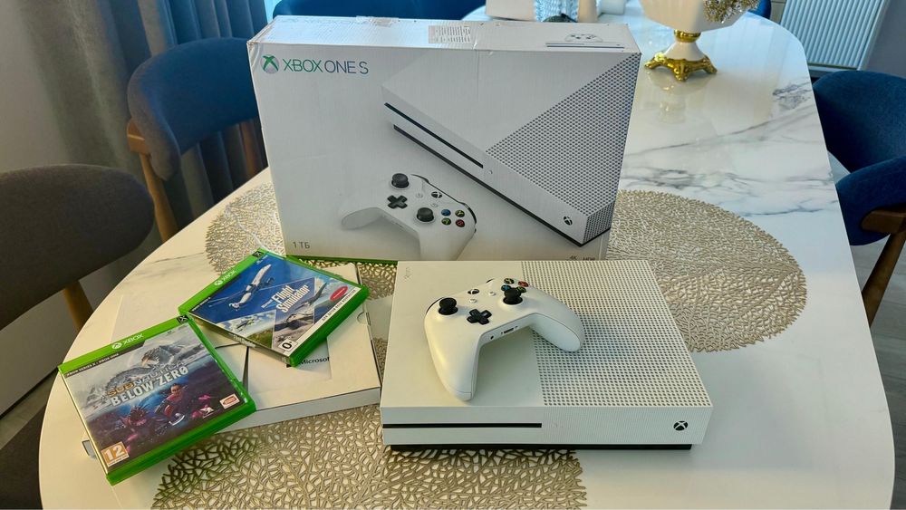 Продам Xbox One S 1 Tb