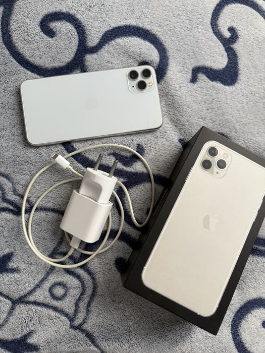 Продам айфон 11 про мах