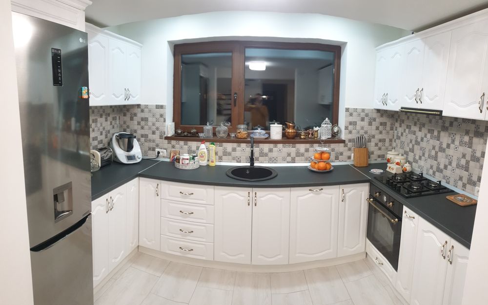 Bucatarie cu fronturi frezate din mdf