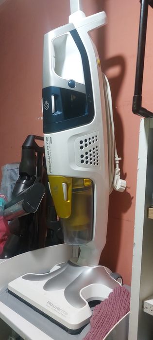 Вертикална прахосмукачка с пара