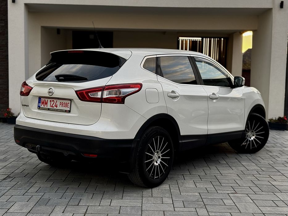 Nissan Qashqai Tekna / Automat / Euro 6 / cash sau rate / garantie
