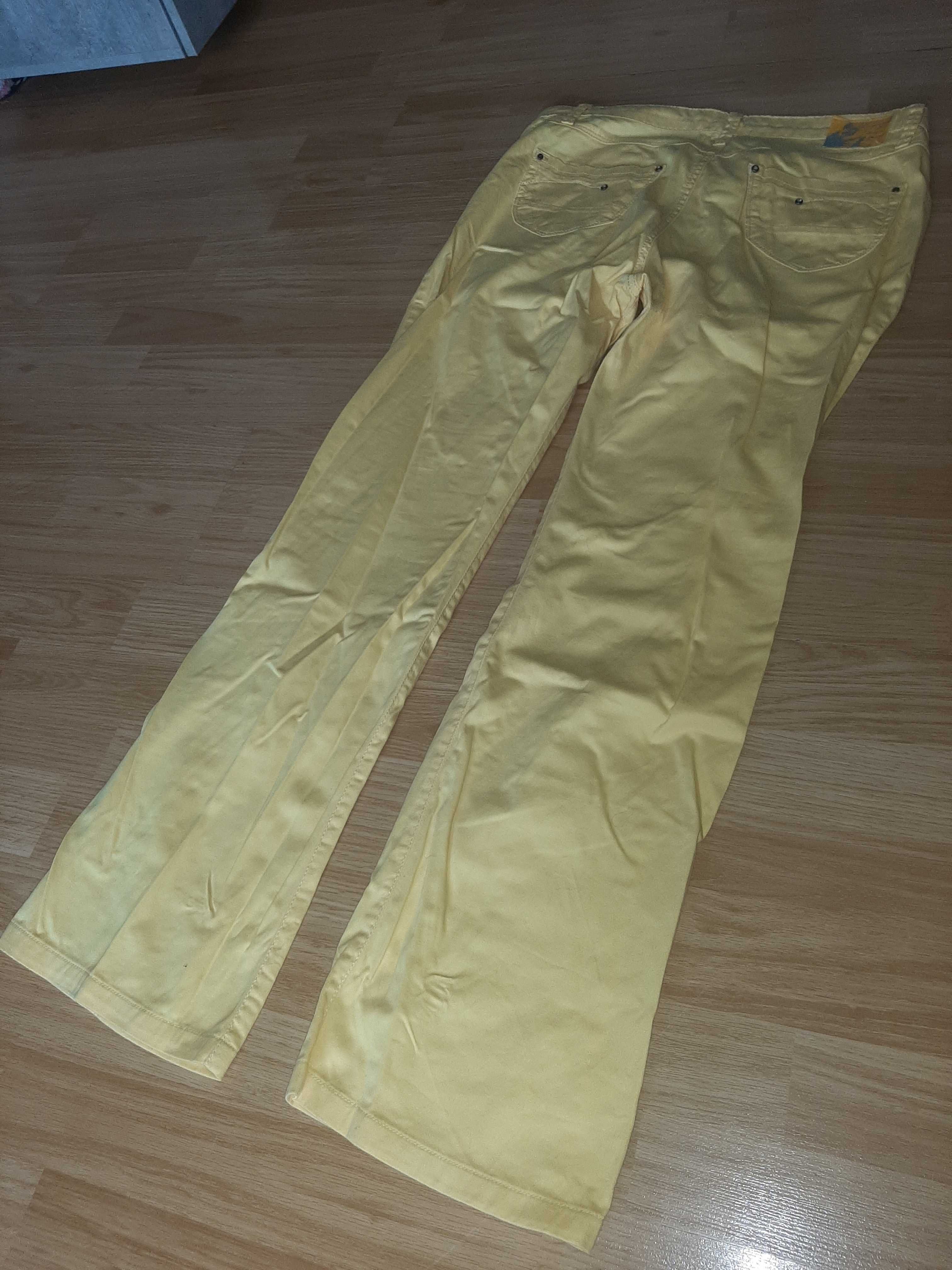 pantaloni de blugi