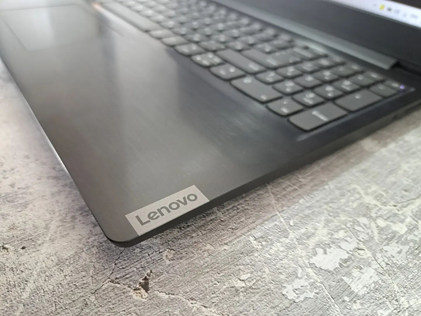 Продам ультрабук LENOVO Ideapad S145-15IKB (идеал)