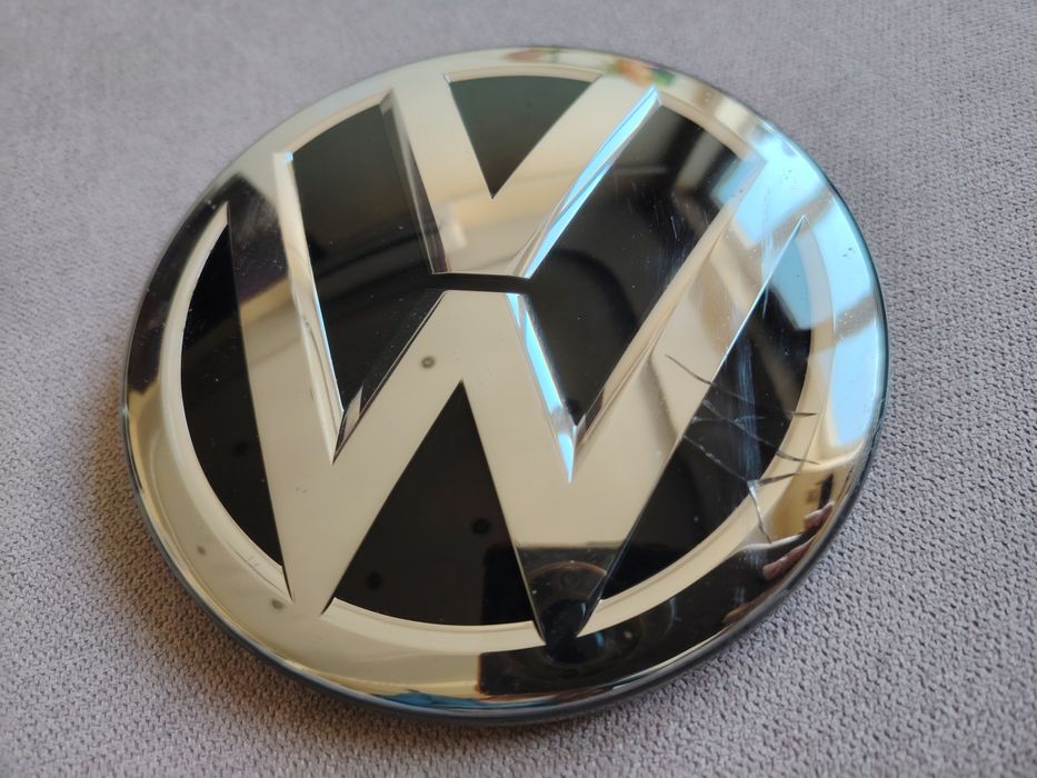 Оригинална предна емблема за дистроник заVW Golf 7
