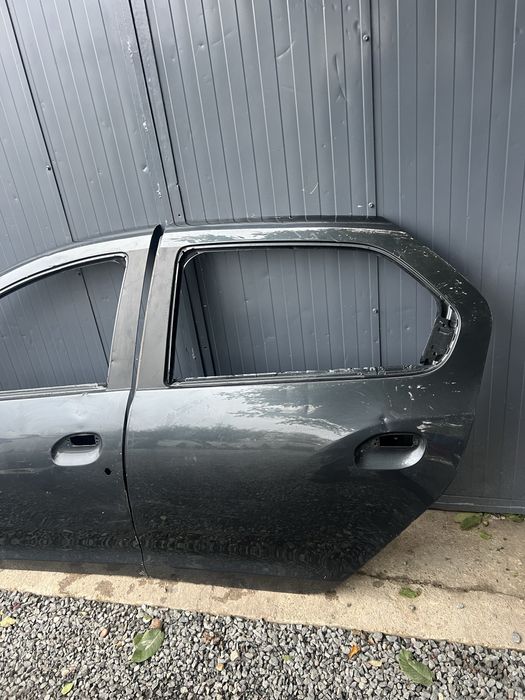 Usa stanga fata spate dacia logan 2