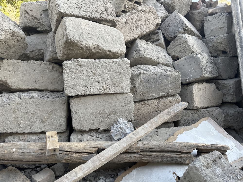 Shlakablok bor 150 + dona arzon narxda donasi 1000 sum