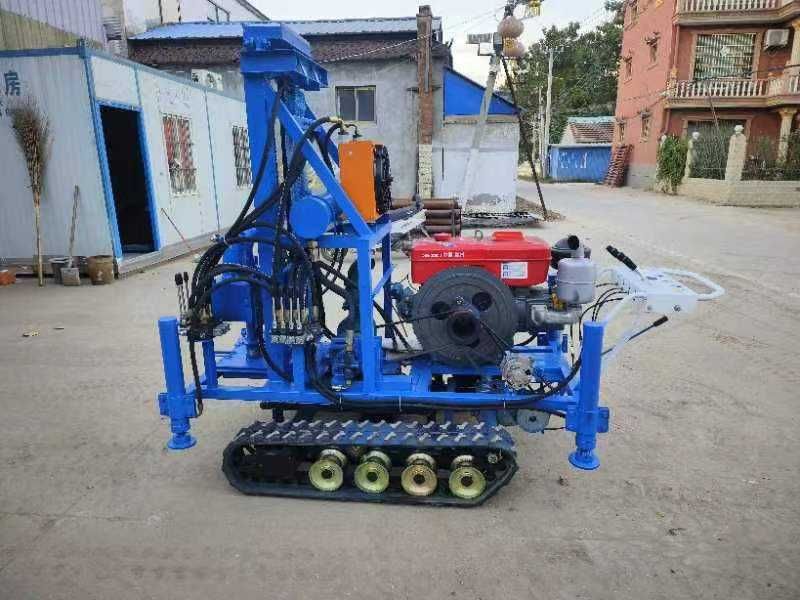 Masina de foraj diesel 25 cp pe senile , 100m prajina , 6 sape incluse