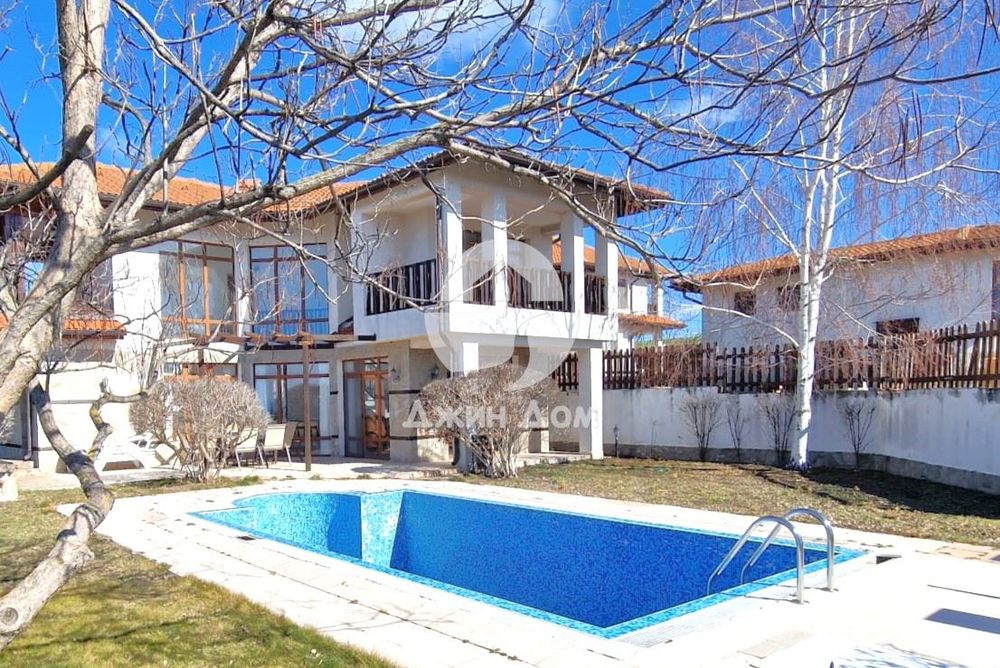 Двуетажна къща с БАСЕЙН и ПАРКОМЯСТО във к-с „Винеярдс Резорт“, Ахелой