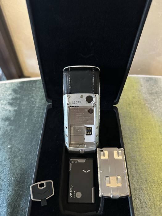 Vertu Ascent  Х с ключ и кутия