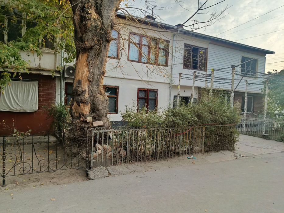 2 xonali 50 kvardetli do'm sotiladi.