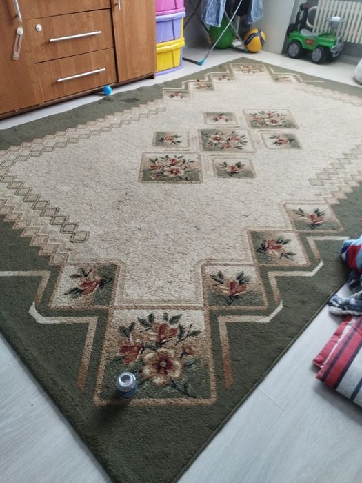 Срочно продам ковер чистый