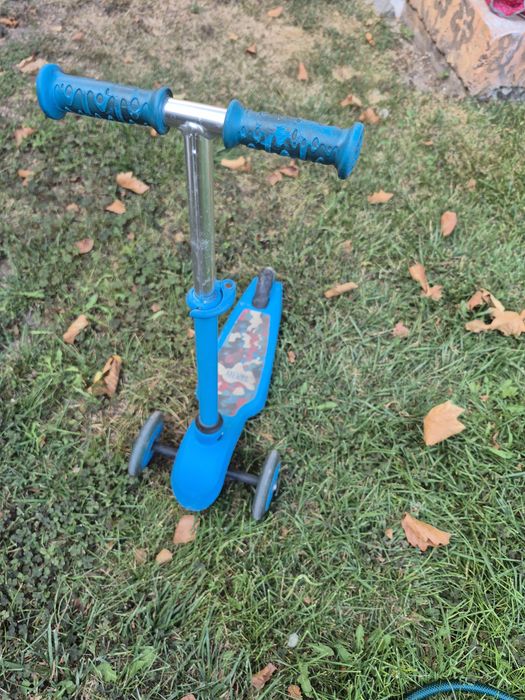 Trotineta 3 roti de silicon si Led , albastra., reglabilă.