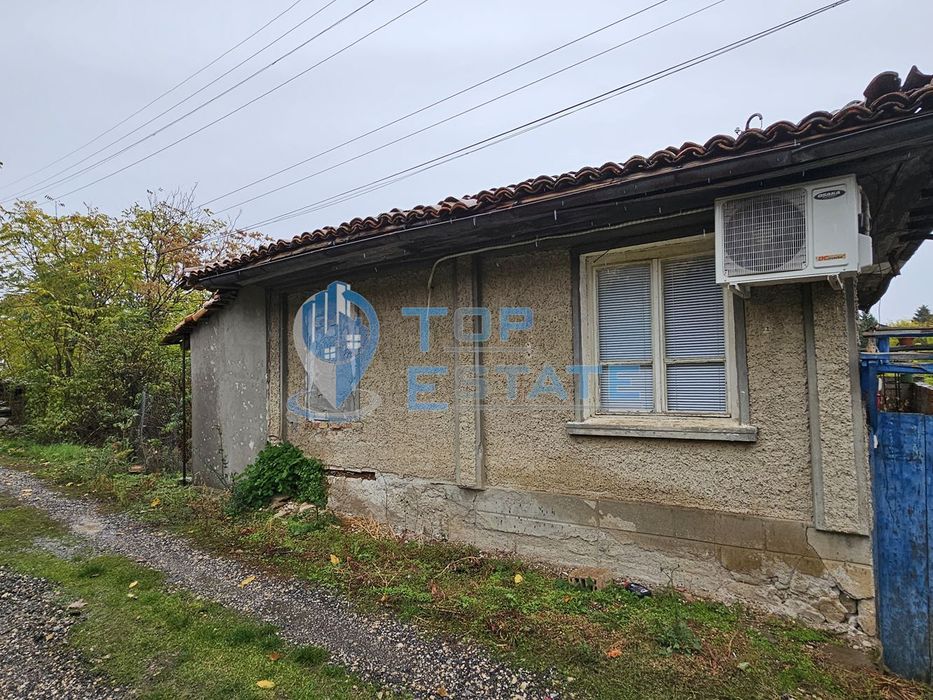 Къща с вътрешна баня с тоалетна в село Драгижево, област Велико Търно