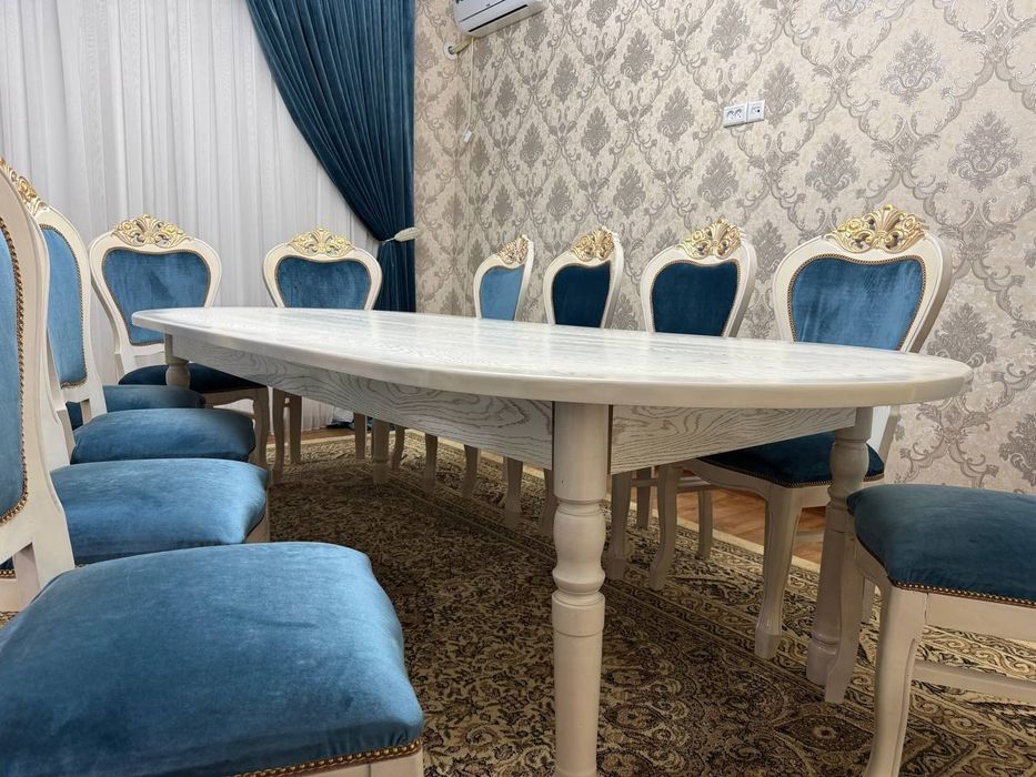 Продаётся стол со стульями