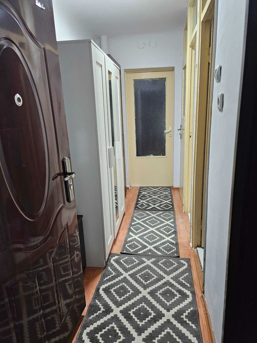 Închiriez garsoniera, zona Sărari, lângă Liceul Henri Coandă