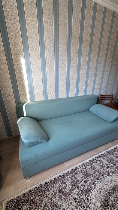 Диван б/у расскладной продам, почти не пользовались.