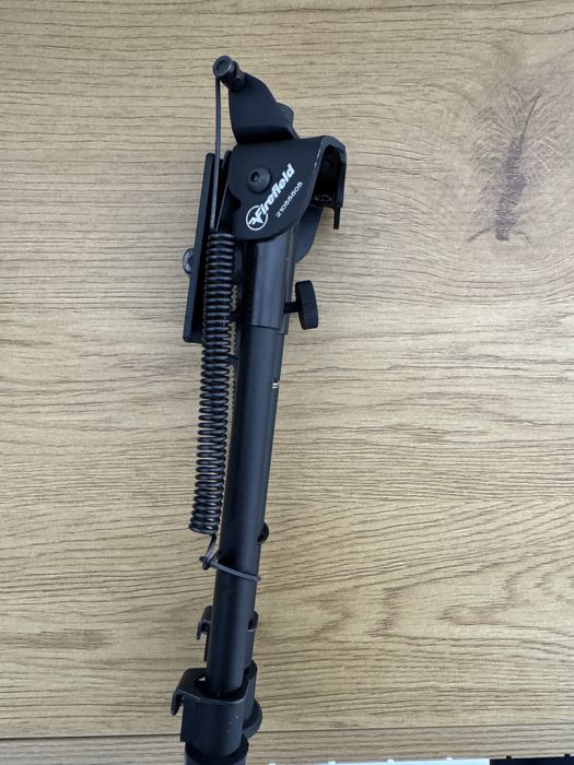 Bipod arma ajustabil