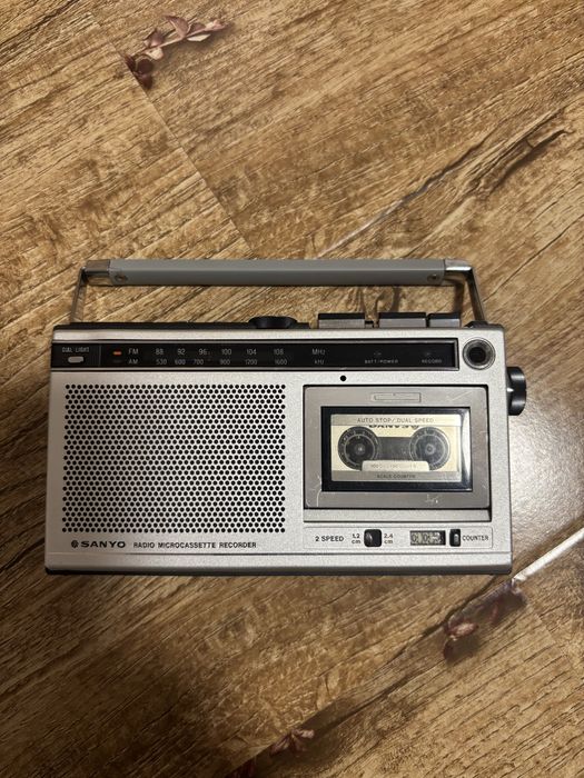 Radio sanyo buzunar antichitate