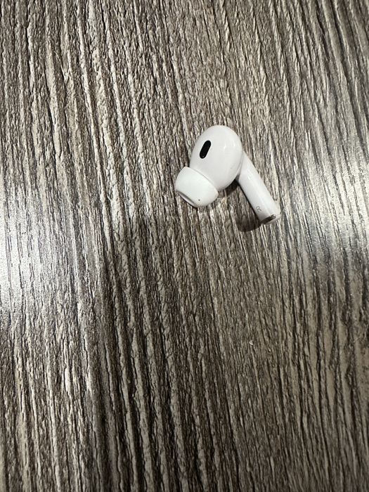 Airpods pro оригинал правое ухо