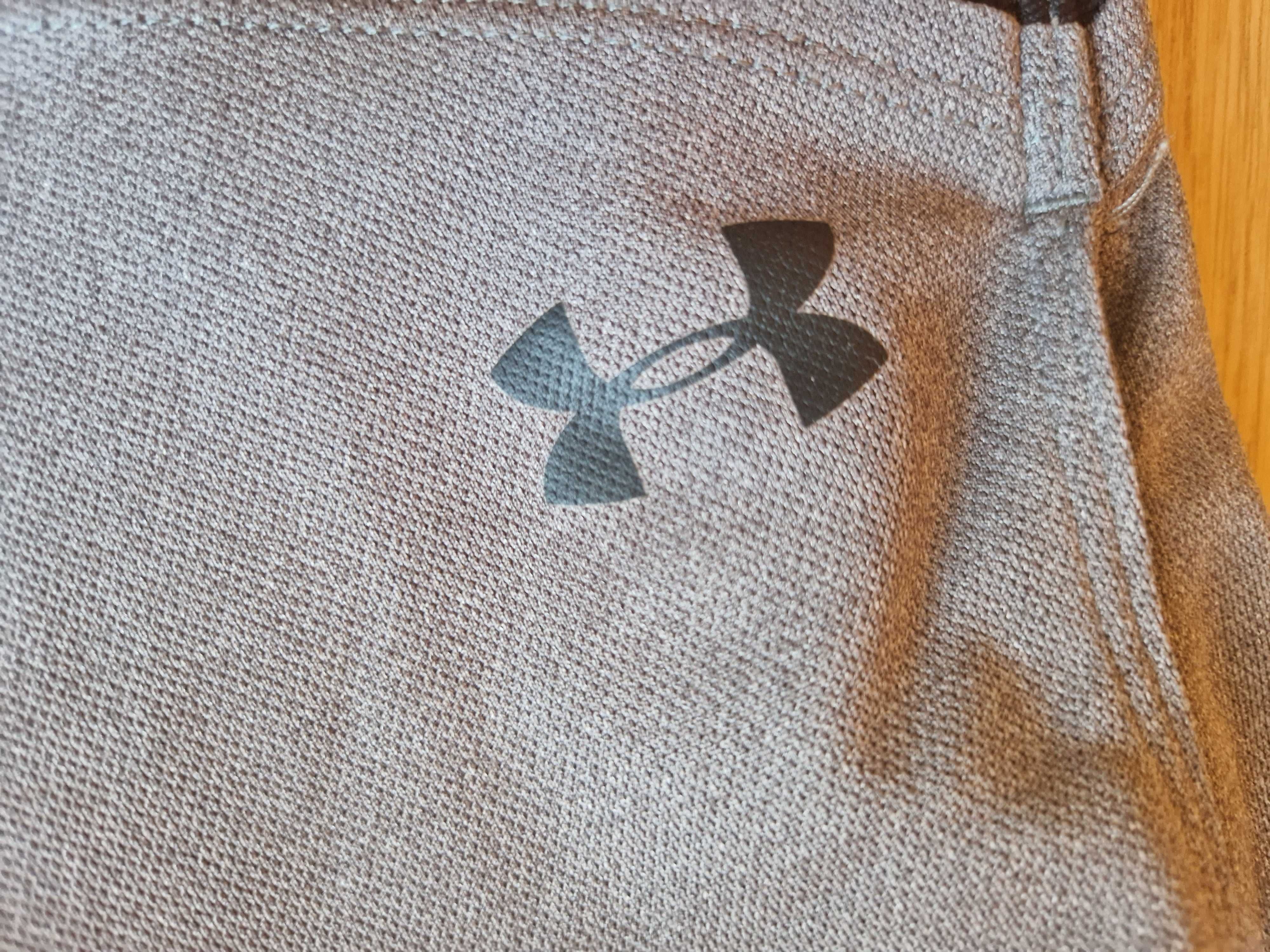 Спортни къси панталонки Under Armour