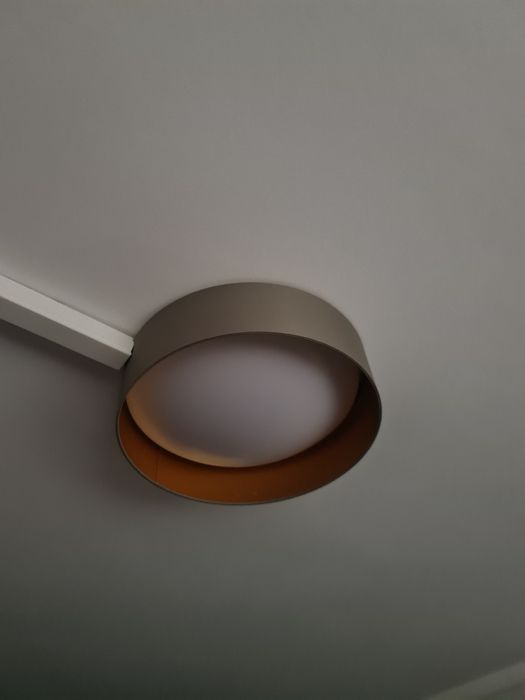 Plafoniera cu lumina calda