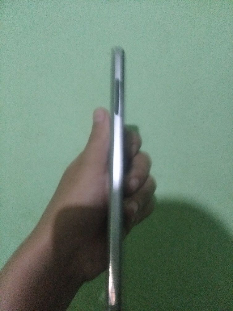 Redmi 5 plus.  Yaxshi telefon