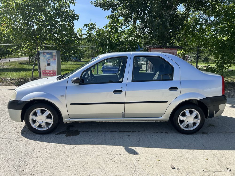 Vând dacia logan