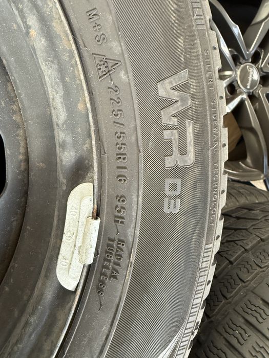 Jante tabla BMW cu anvelope iarna 225/55 R16 NOKIAN WRD3
