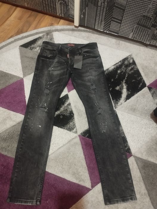 Blugi noi mărimi 31,32, disponibil.