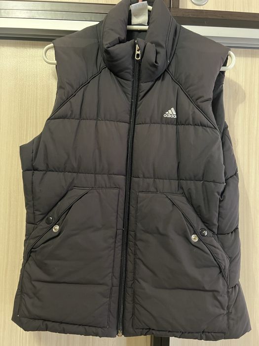 Дамски кожен елек и спортен adidas