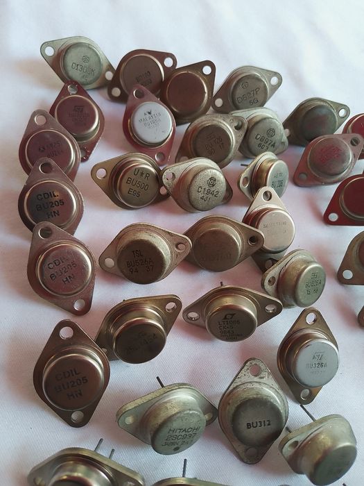 Tranzistori de putere recuperati în perfecta stare de funcționare 
Pe