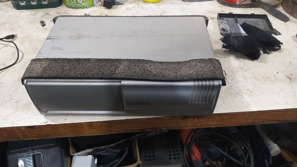 CD changer за Mitsubishi l200