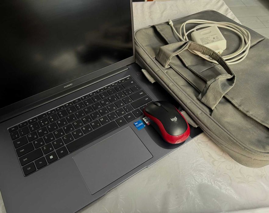 Huawei MateBook D15 (i5, 8GB, 256GB SSD)