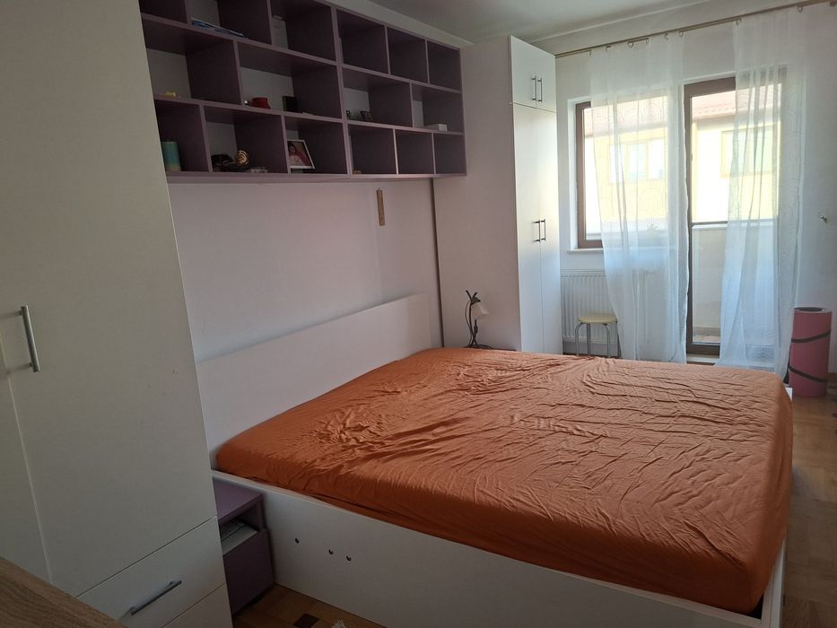 Mobila dormitor:pat, dulapuri noptiere