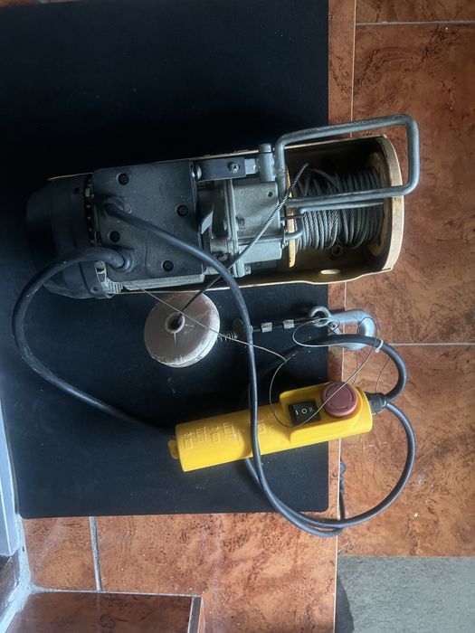 Troliu electric pentru constructii