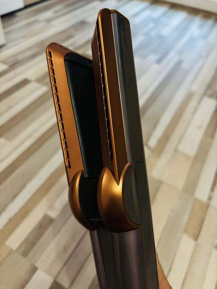 Dyson Airstrait - като нов