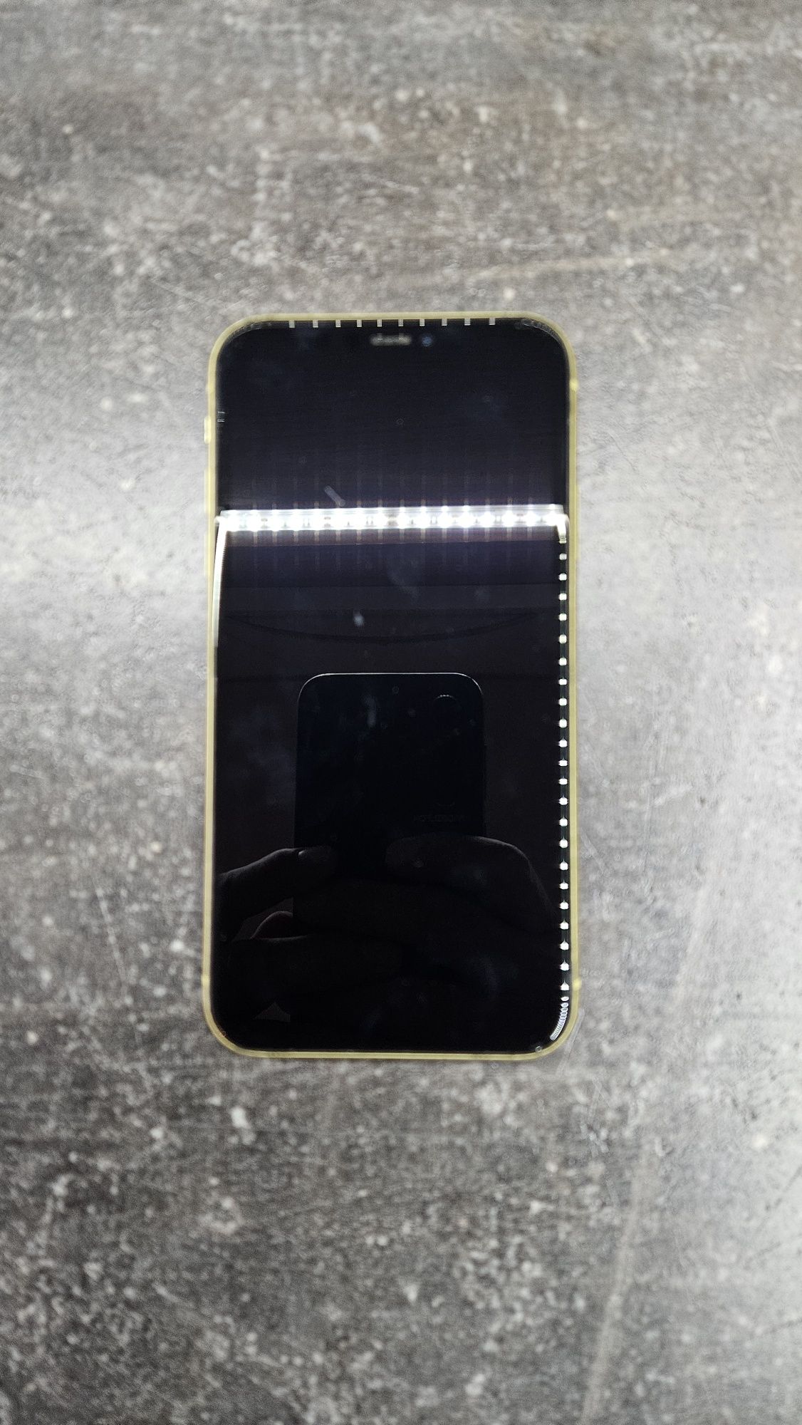 Iphone 11 /100% батерия + Зарядно
